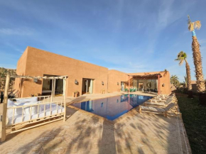 Villa Bab Akoul , piscine privée et vue sur l'Atlas